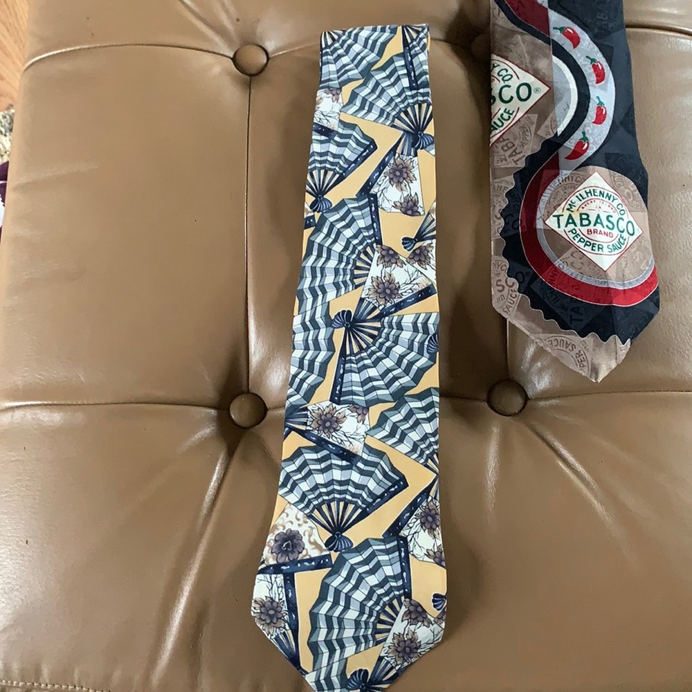 Vintage UNICEF silk tie